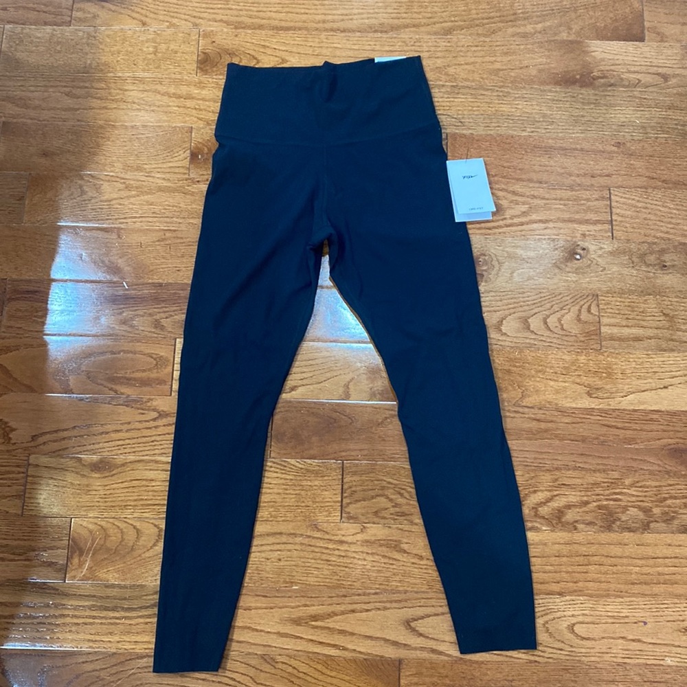 Super soft, Medium size Nike yoga luxe. Never worn